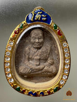 Amulette rare Luang Phor Thuat en poudre sacrée – Consécration royale au Wat Bawon Niwet (2012) # 601