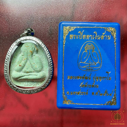 Amulette Phra Pidta Ngern Lan - Très Vénérable Luang Phor Path Punyakhammo du Wat Huay Duan # 825 Magic of the Buddha