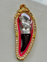Tiger tooth amulet Kiew Samrit Singh Mahachok Mahaséti – Wat Traimit (2016 edition, n°72/499) # 575
